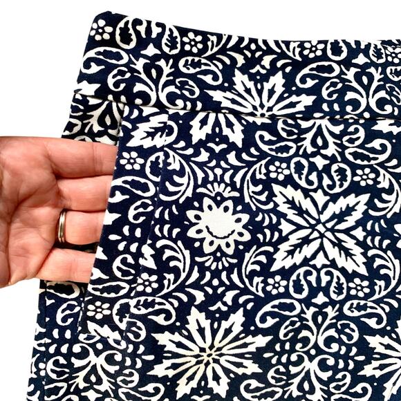 J. Crew Factory Navy and White Floral Printed Chino Shorts Size 8 - Picture 2 of 6